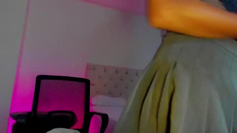 gaia_oficialll online show from October 18, 1:21 am