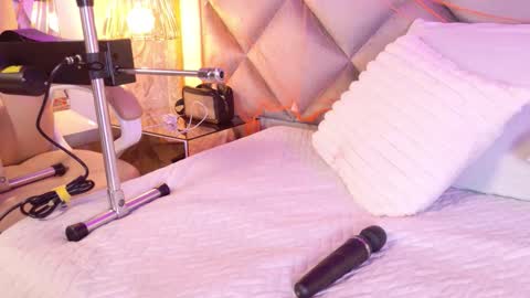 Snapshot of gemma_sm chatting on October 22, 4:04 am Maria online show from October 22, 4:04 am