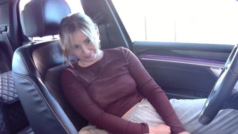 Melissa online show from March 31, 12:05 pm