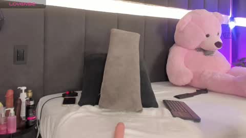 Kendal  online show from March 10, 11:49 pm