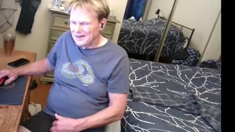 Snapshot of gethyn chatting on October 28, 8:15 am Gethyn online show from October 28, 8:15 am