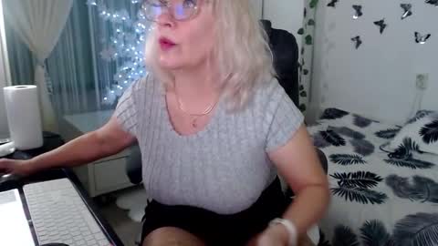 Ghertrudequeen online show from March 11, 5:54 am