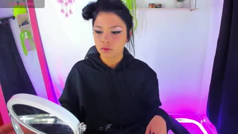 giaaaa   online show from December 21, 10:49 pm