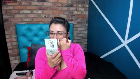 G I A  FOX online show from October 8, 2:56 pm