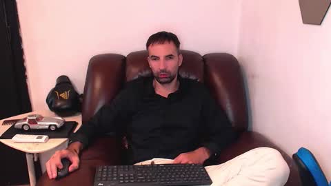 Snapshot of gianni_lion chatting on October 19, 4:33 pm Gianni online show from October 19, 4:33 pm