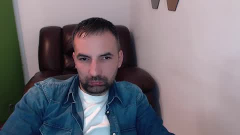 Snapshot of gianni_lion chatting on March 11, 4:18 pm Gianni online show from March 11, 4:18 pm