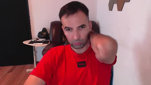 Snapshot of gianni_lion chatting on October 12, 12:31 pm Gianni online show from October 12, 12:31 pm