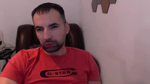 Snapshot of gianni_lion chatting on December 4, 11:19 pm Gianni online show from December 4, 11:19 pm