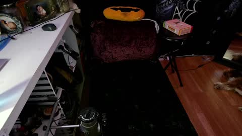 Giggles online show from December 12, 3:48 pm