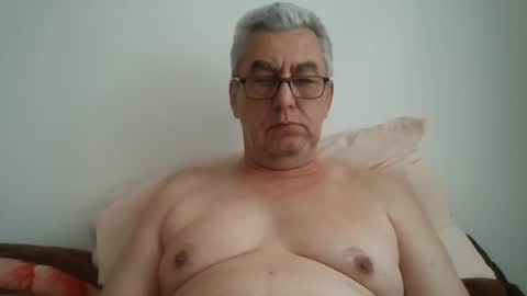 gigi1970 online show from April 25, 8:05 am