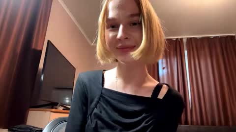 Molly online show from October 5, 12:46 pm