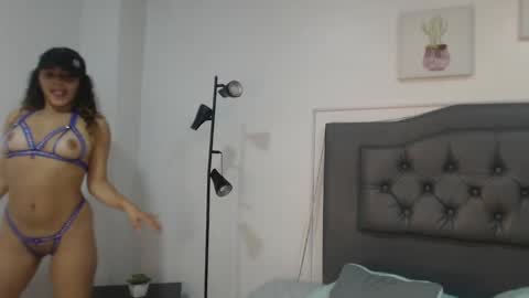 Giia  online show from September 11, 5:14 pm