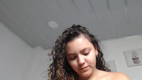 Giia  online show from November 12, 3:03 pm