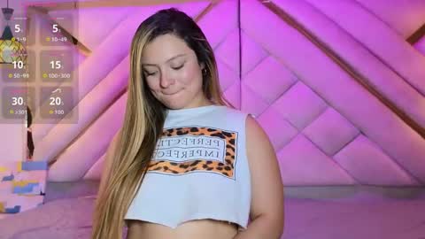 Giigii Hadid  online show from April 16, 8:09 pm