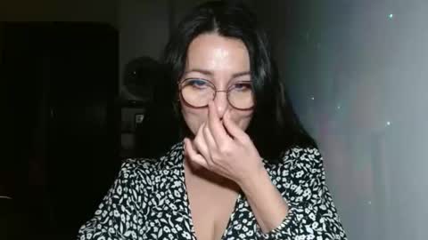 GinaONeon online show from March 6, 8:27 pm