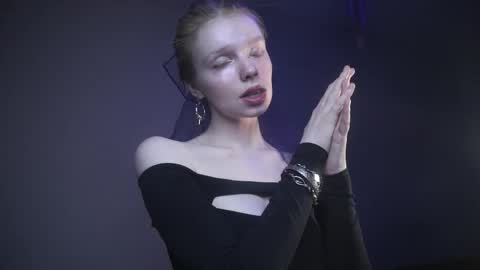        im expecting 350 thumbs up on my altar   online show from January 17, 10:18 pm