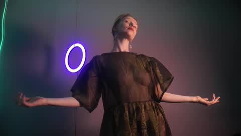        im expecting 350 thumbs up on my altar   online show from October 14, 10:35 pm