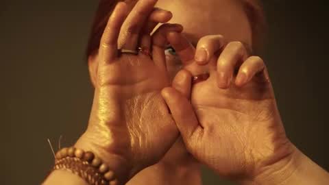        im expecting 350 thumbs up on my altar   online show from March 23, 10:15 pm