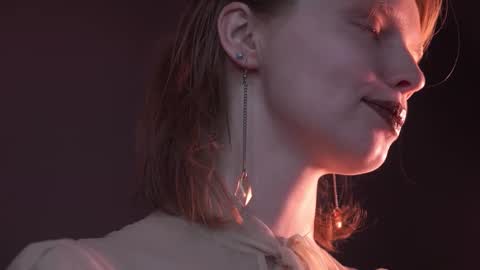        im expecting 350 thumbs up on my altar   online show from October 27, 10:10 pm