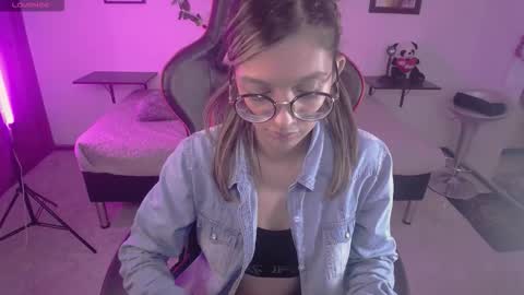 ginny11_ online show from March 18, 12:44 pm