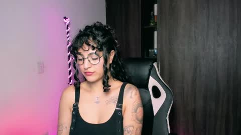 giny_bean online show from June 7, 5:12 am