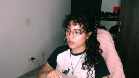 giny_bean online show from April 13, 2:27 am