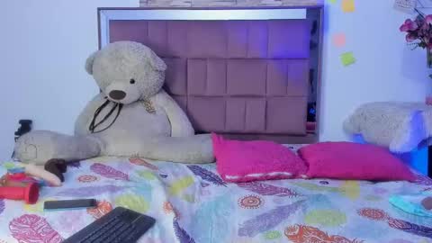 giralisis24 online show from December 17, 9:16 pm