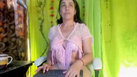 Girasol Walton online show from June 16, 1:48 pm