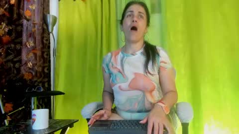 Girasol Walton online show from July 6, 2:03 pm