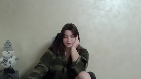 Snapshot of girl_leya chatting on January 19, 11:00 pm girl_leya online show from January 19, 11:00 pm