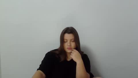 Snapshot of girl_leya chatting on October 31, 8:31 pm girl_leya online show from October 31, 8:31 pm