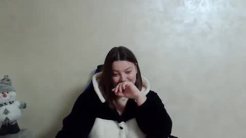 Snapshot of girl_leya chatting on December 3, 11:07 pm girl_leya online show from December 3, 11:07 pm