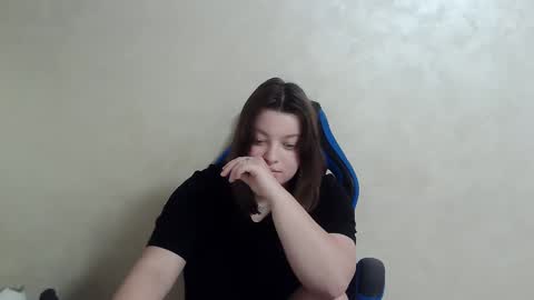 Snapshot of girl_leya chatting on December 31, 5:55 am girl_leya online show from December 31, 5:55 am