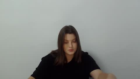 Snapshot of girl_leya chatting on October 29, 8:20 pm girl_leya online show from October 29, 8:20 pm