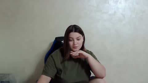Snapshot of girl_leya chatting on December 1, 11:18 pm girl_leya online show from December 1, 11:18 pm