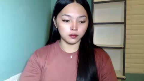 Rhaine online show from November 13, 10:51 am