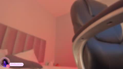 Snapshot of gisselle_palmer chatting on February 24, 10:36 pm   online show from February 24, 10:36 pm