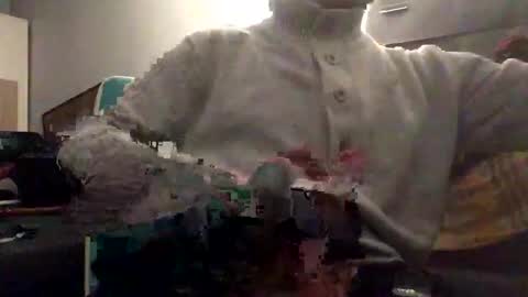 give1tin online show from October 16, 7:02 pm