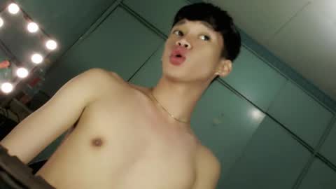 givemethrillx online show from April 6, 2:31 am