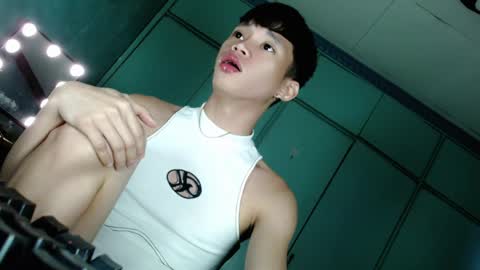 givemethrillx online show from March 27, 12:05 am