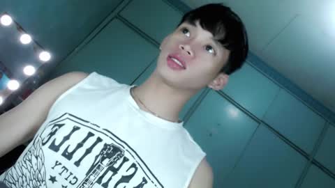 givemethrillx online show from April 6, 4:46 am