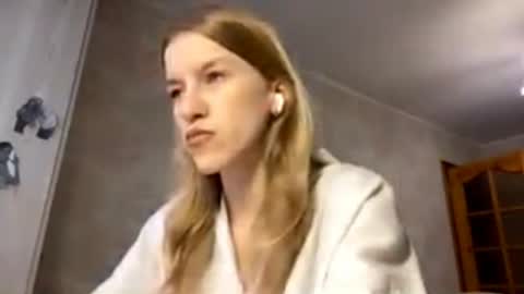 gladyswigg online show from April 18, 9:22 am