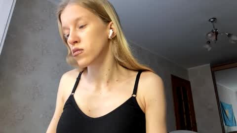 gladyswigg online show from April 10, 9:25 am