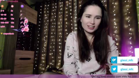 Snapshot of glassi chatting on January 21, 8:00 pm glassi online show from January 21, 8:00 pm