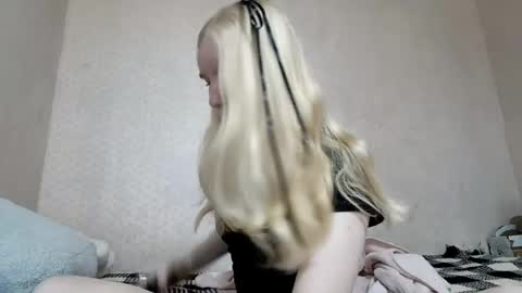 Laura online show from April 21, 7:04 am