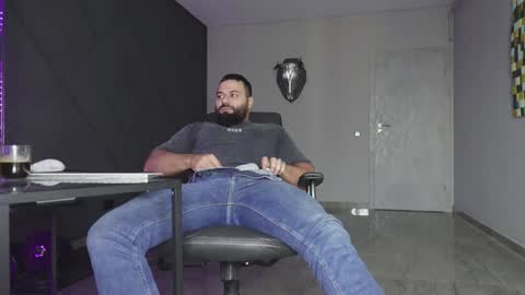 Matthew .. for short call me Matt online show from December 4, 7:08 am