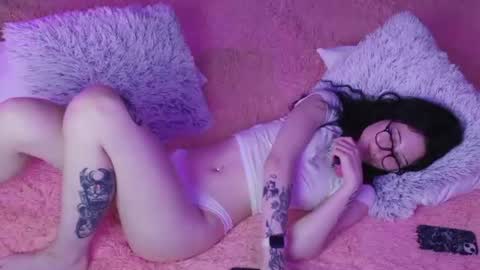 glitchdoll online show from July 30, 9:15 pm