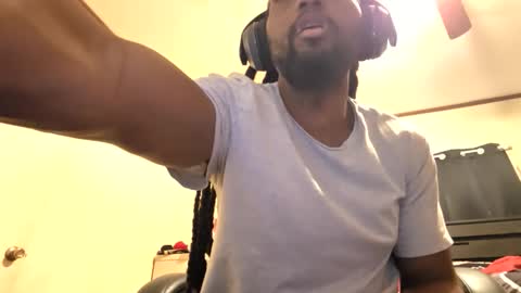glomightyj online show from June 9, 3:55 pm