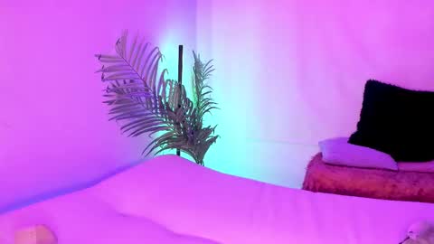 Mimi online show from October 9, 8:03 pm