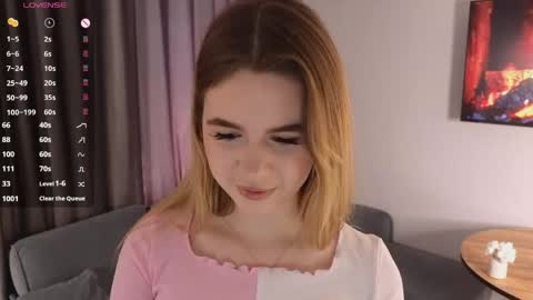 Mia online show from April 19, 9:43 am